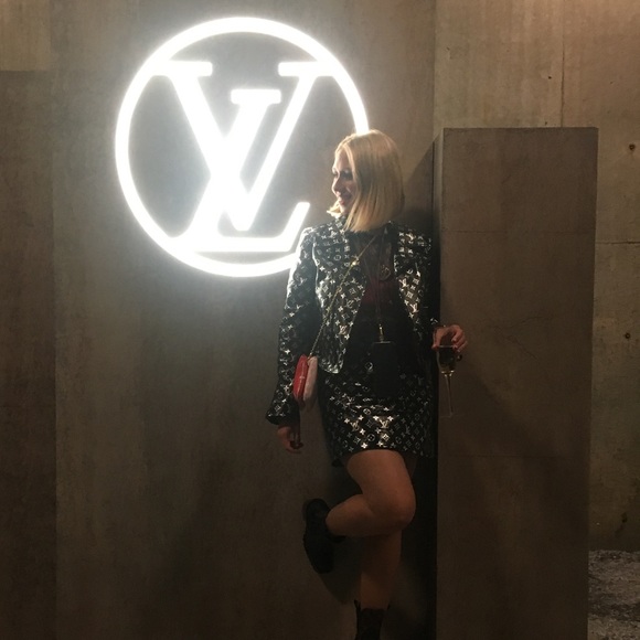 Meet Your Posher Amber! - Picture 3 of 14